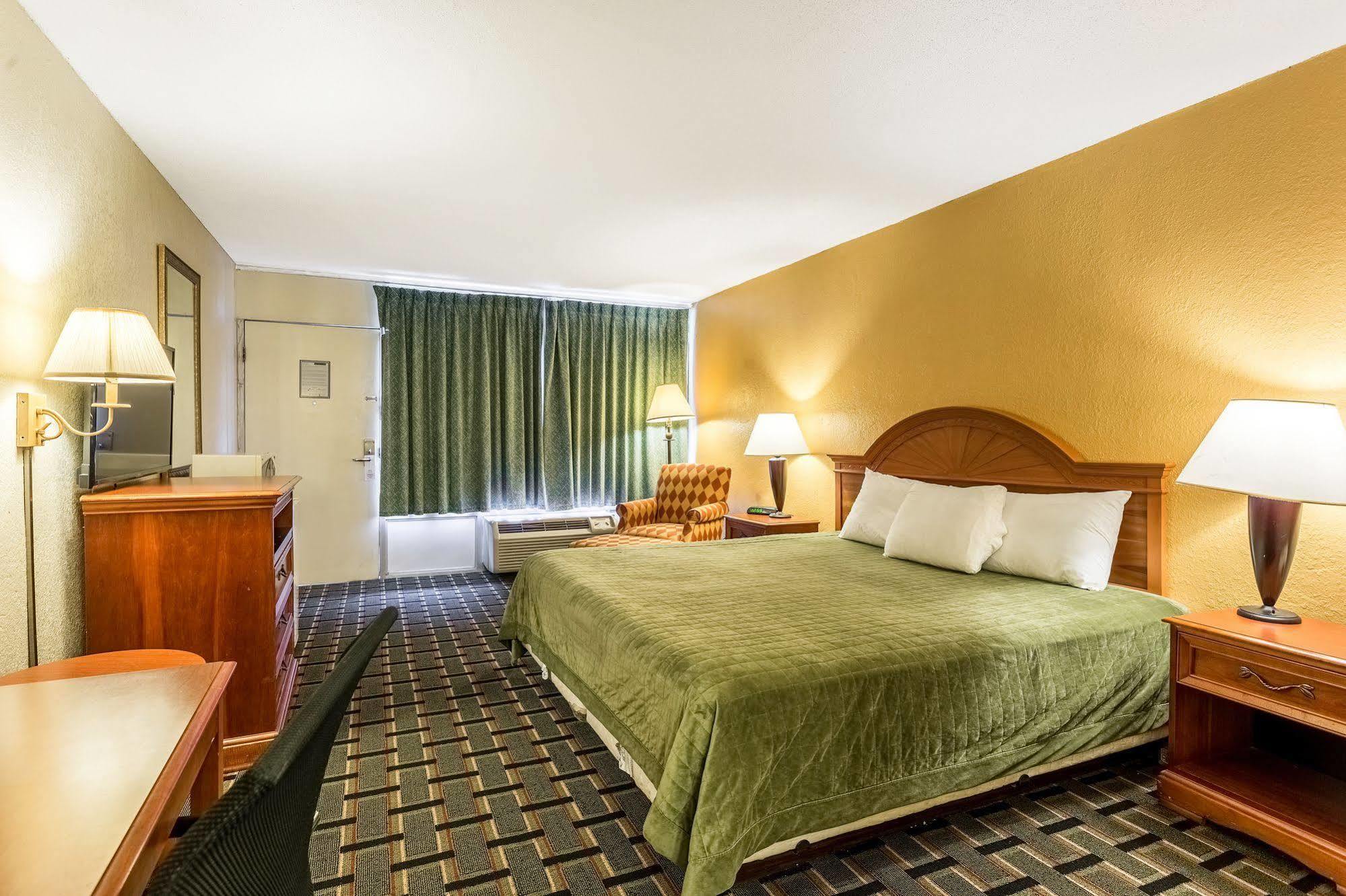 Rodeway Inn Denmark-Jackson Buitenkant foto